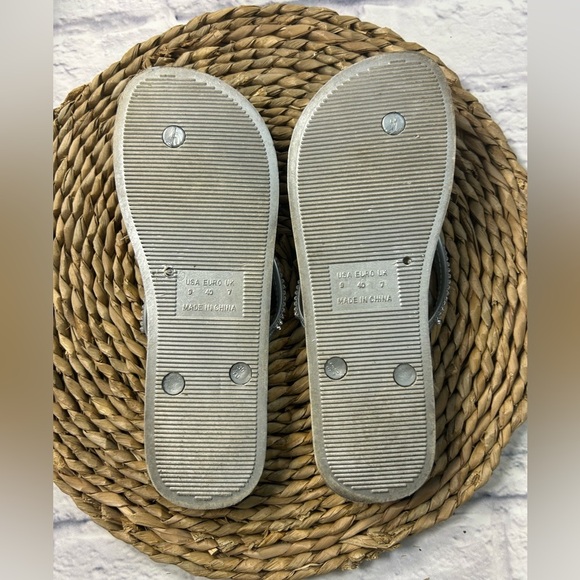 Capelli of New York Silver Flip Flops with Rhinestone Accents. Size 9. - Picture 5 of 7